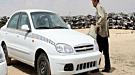 سائقو التاكسي بالعاشر يقطعون طريق الأردنية